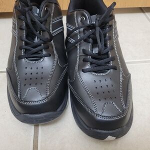 Sleek Black Men's Bowling Shoe